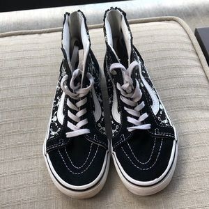 Kids Vans shoes. US 2.